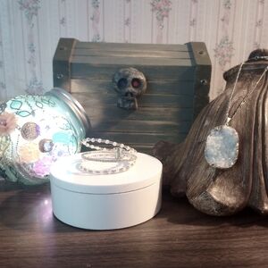 9.00 Live Show Listing